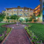 Üdülőközpont Lonicera World 4*