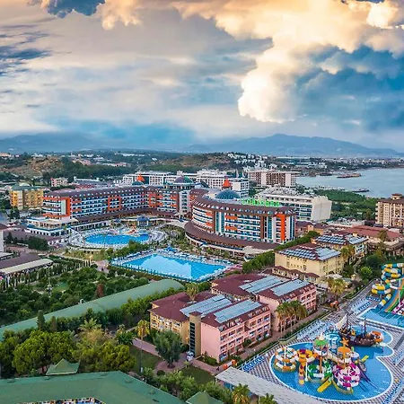 Resort Lonicera World 4*